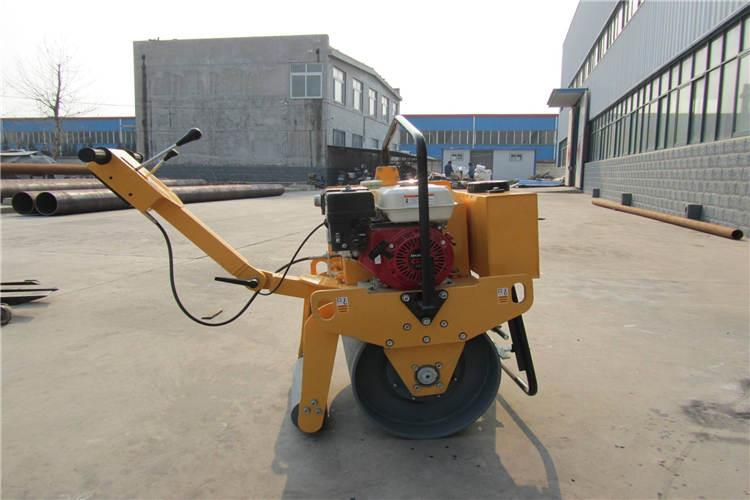 小型壓路機(jī)使用柴油和汽油有哪些區(qū)別？